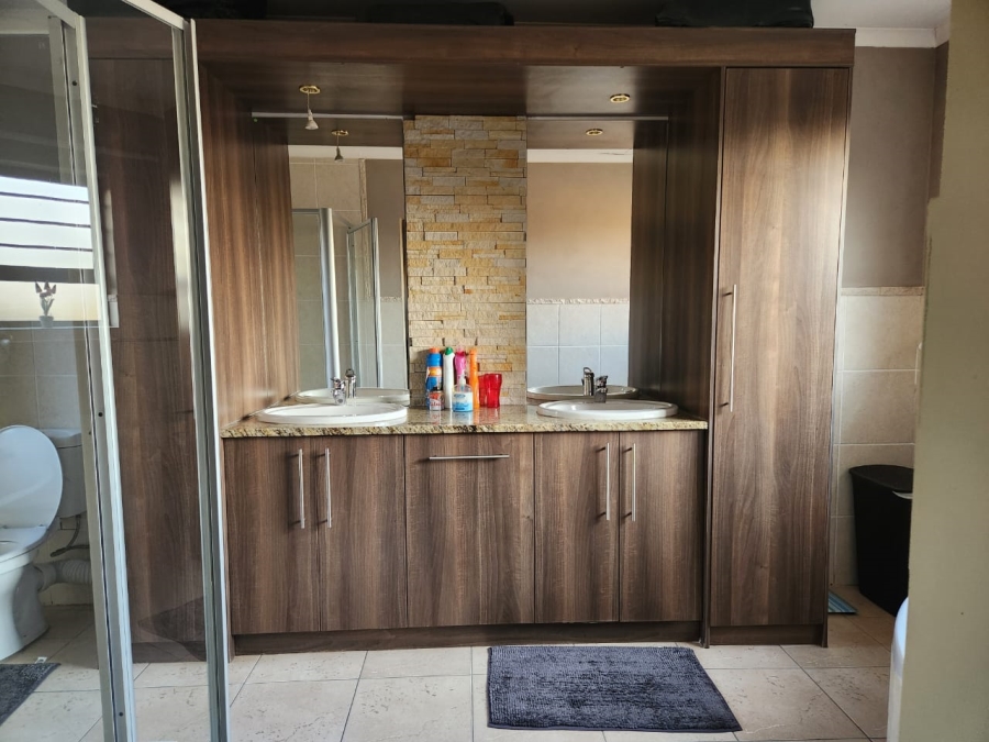 To Let 3 Bedroom Property for Rent in Hillside Free State